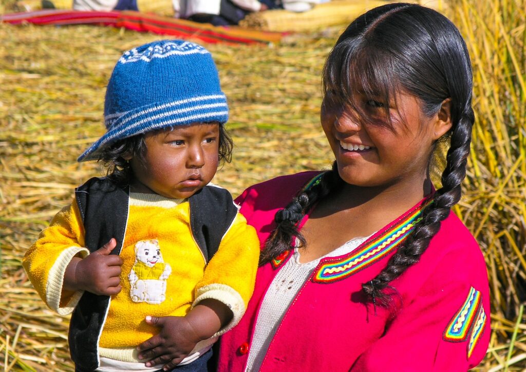 Women leaving in Uros Floating Islands