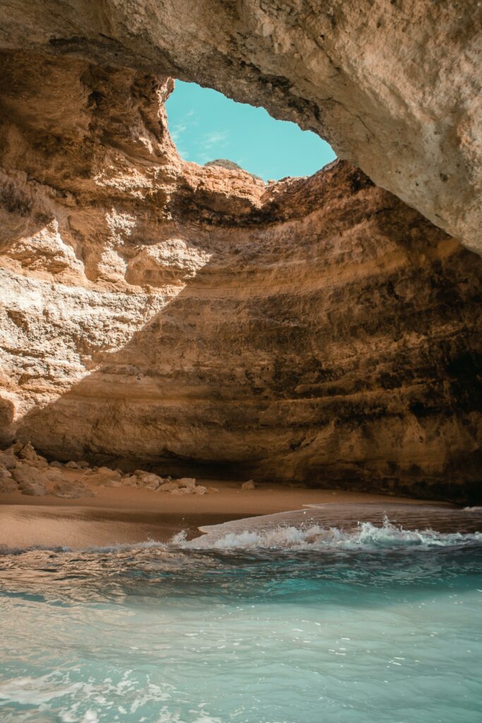 Algarve, Caves