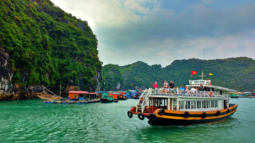 Halong Bay, boat cruises