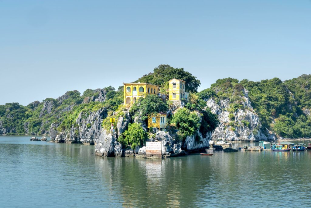 Halong Bay, cliff