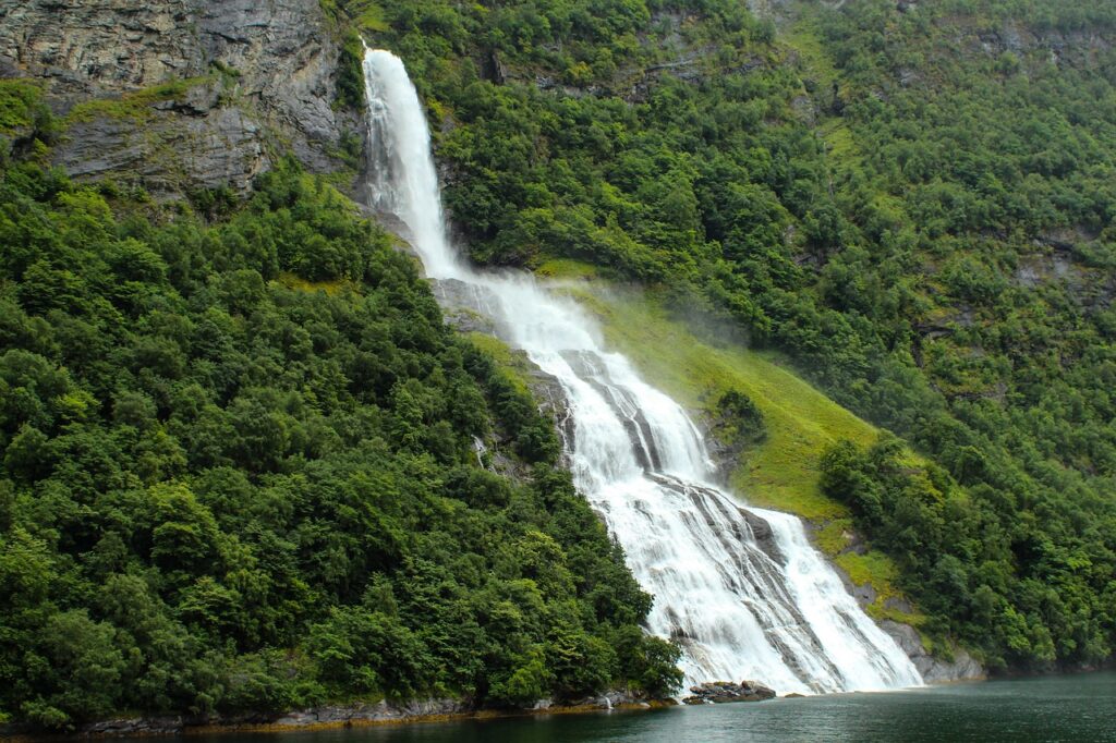 Geirangerfjord, Waterfall