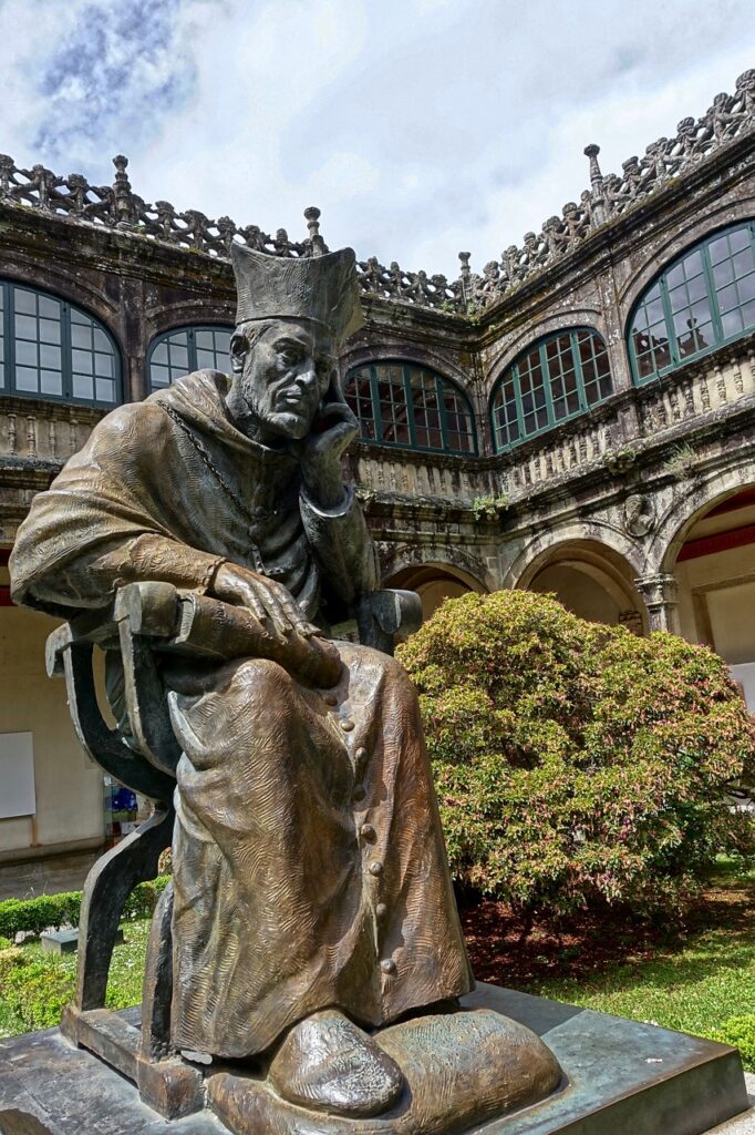 Santiago de Compostela, Statue