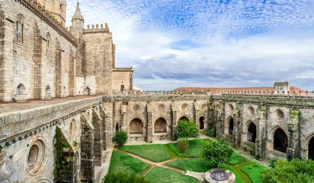 Portugal, Evora